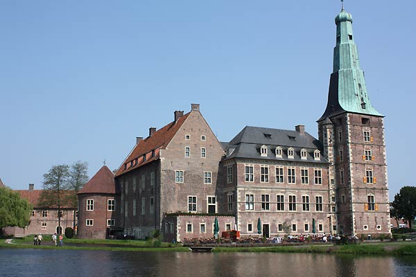  Raesfeld, Schloss von SW.  Foto: Eismann 2011