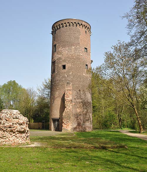 Turm der Burg Uda. Foto Tina Hellmich