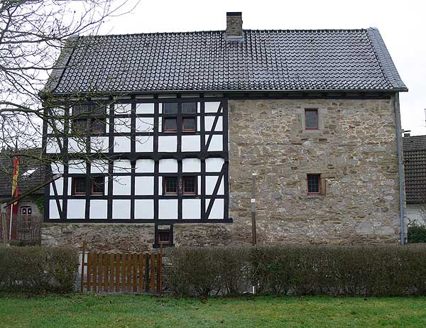 Haan-Gruiten, Kreis Mettmann. Haus am Quall von Süden. Foto G. Krause Januar 2012