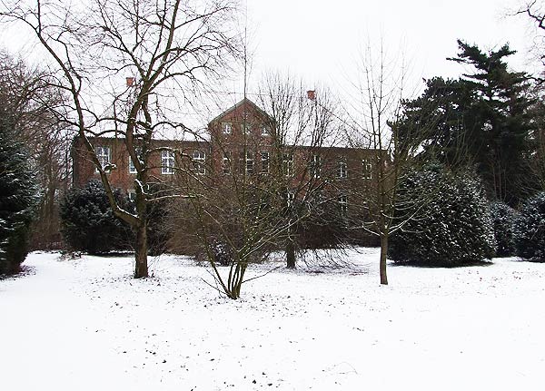 Haus Uentrop - Herrenhaus, Ansicht von Süden mit Park, Foto: G. Kießling 2011