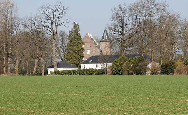 Blick auf Schloss und südliche Vorburg von S, Foto: Markus Westphal (2012)