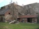 Klosterneuburg: Wohnbauten der 2. Stadtburg, integriert in Wohnhäuser. Foto: Patrick Schicht (2002)