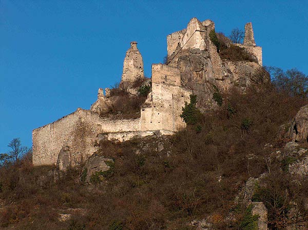 Dürnstein: Ansicht der Burg von Südosten. Foto: Patrick Schicht (2004)