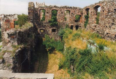 Weitenegg: Ansicht des östlichen Burghofs von Osten. Foto: Gerhard Reichhalter (1999)
