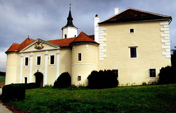 Fronsburg: Torfront des Schlosses. Foto: Gerhard Reichhalter (1999)