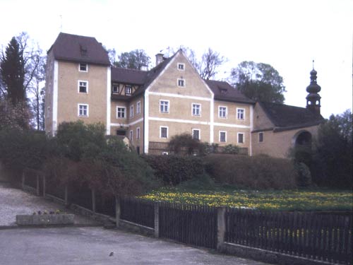 Das Schloss von Südwesten, Foto: B. Ernst (1997)