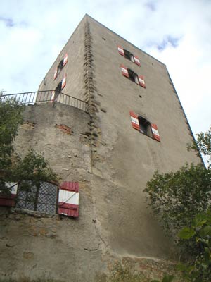 Greifenstein: Hofseitige Ansicht des Bergfrieds. Foto: Patrick Schicht (2002)
