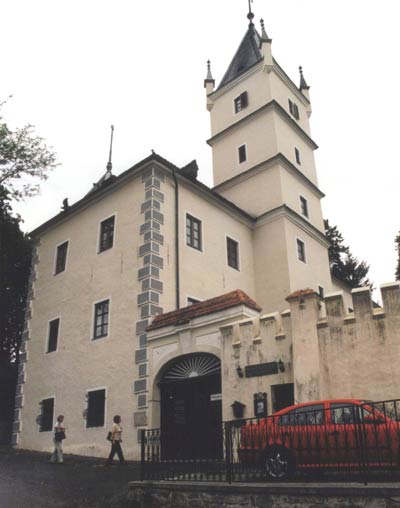 Rotenhof: Außenansicht des Ansitzes. Foto: Gerhard Reichhalter (2000)