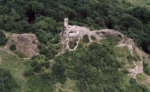 Szandavr. Die Luftaufnahme der Burg von Süden, 2001 (Foto: civertan.hu)