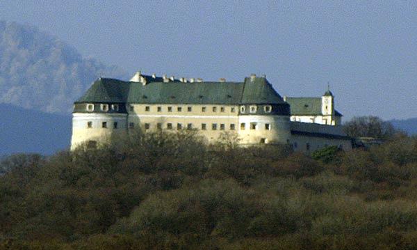 Cerven Kamen, Burg von Osten